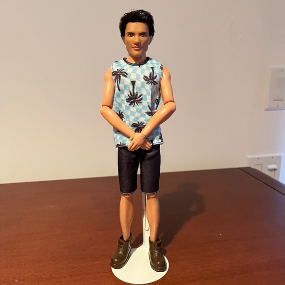 Barbie Doll 2009 Barbie Twilight Saga New Moon - Jacob - Picture 6 of 9